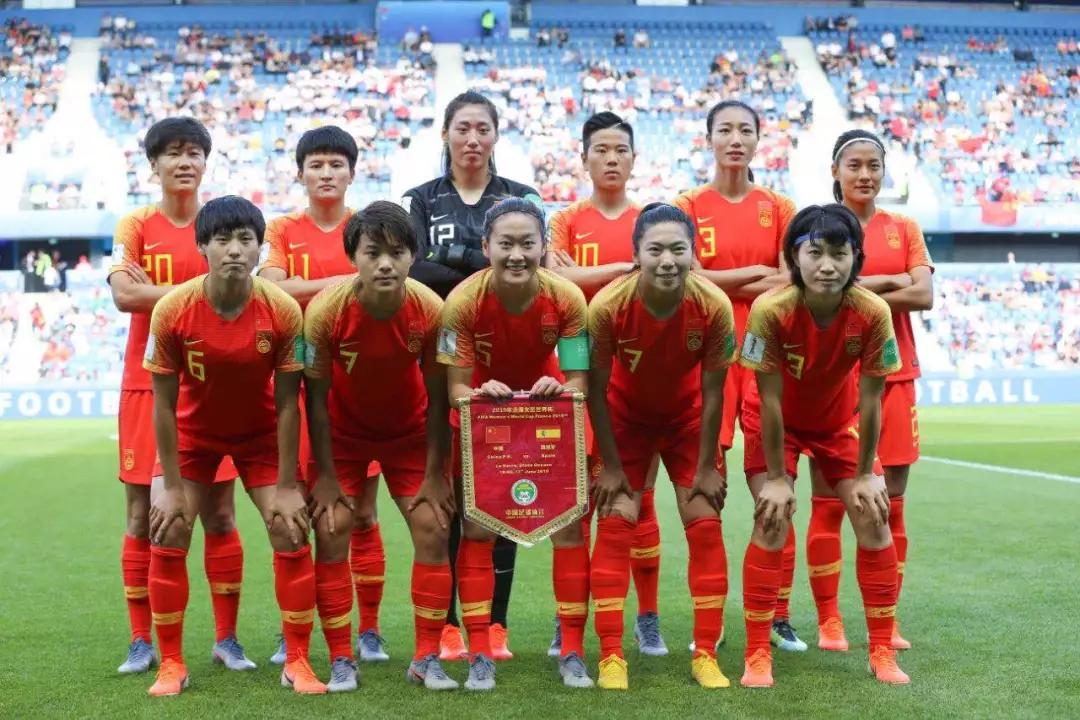 开云体育网页版-包含中国女足队员在赛场上勇敢拼搏，收获赞誉的词条